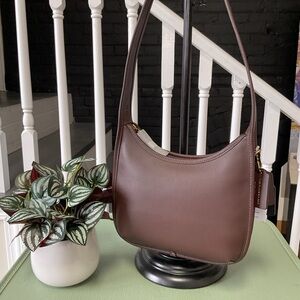Coach NWT Curve Zip Shoulder Bag Brown Leather 90s Minimalist Baguette